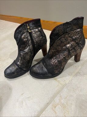 Lace-Overlay Black Metallic Ankle Boots with Stacked Heel